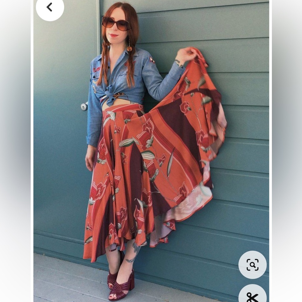 Novella Royale Scarlet Midi skirt in Rusty Geo Bloom